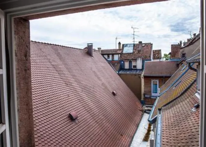 Ideal Location Colmar Center- 6P